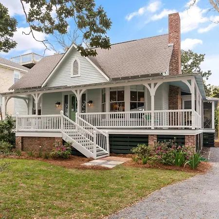 Villa Morning Star - 1075 College Street